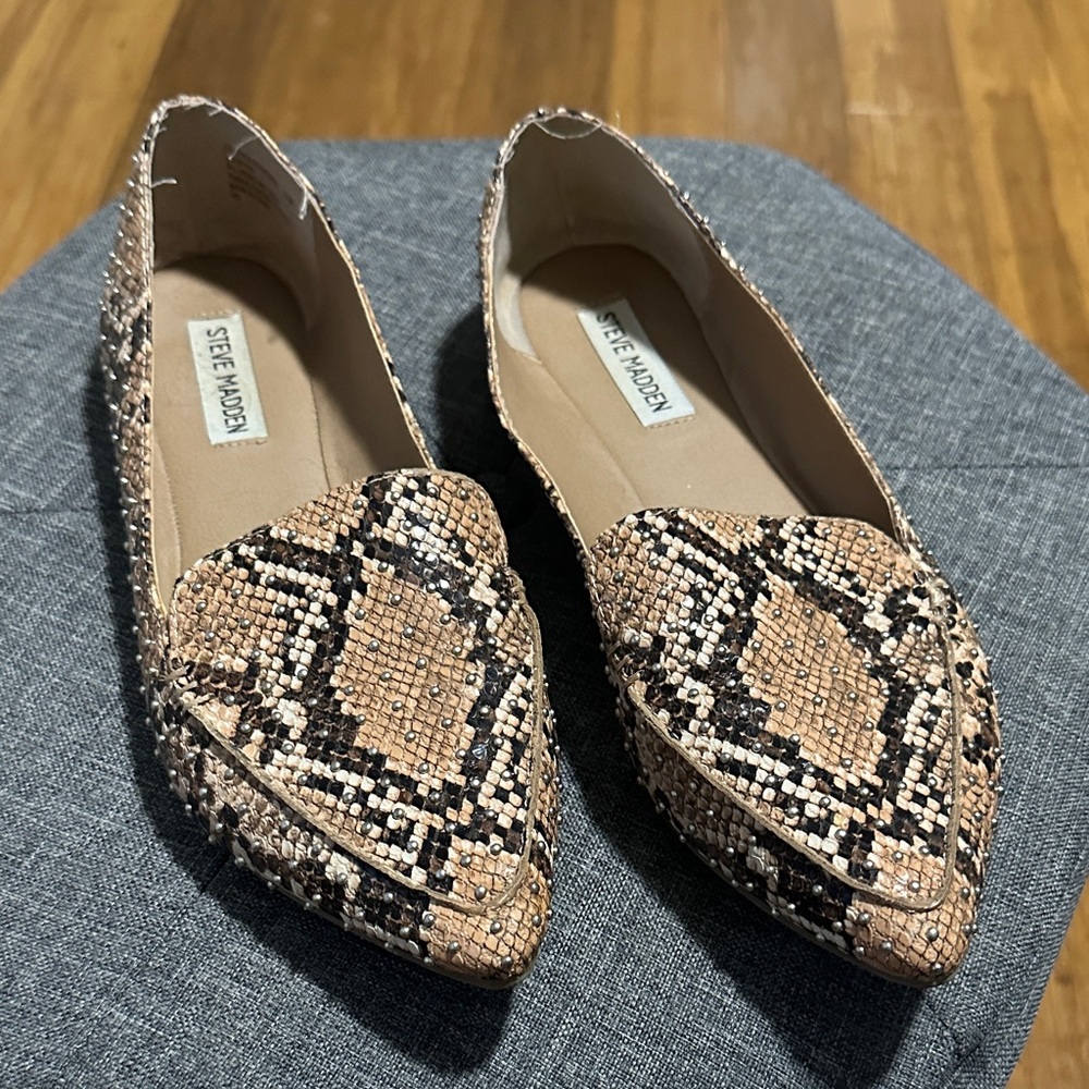 Steve Madden Tan and Black Snakeskin Loafers